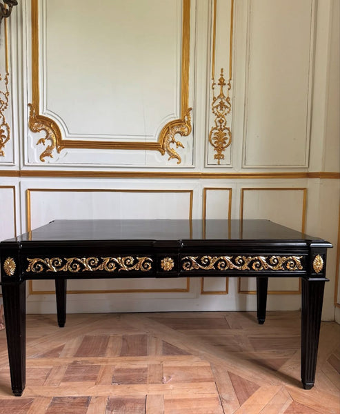 Center table with elegant carving~