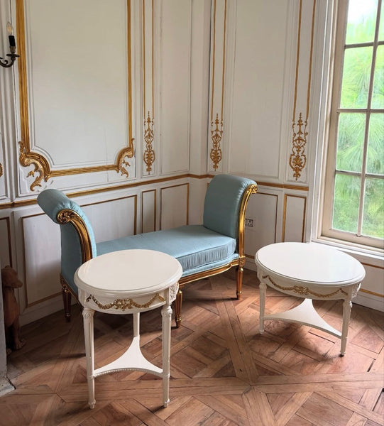Delicate side table with wreaths and bows~