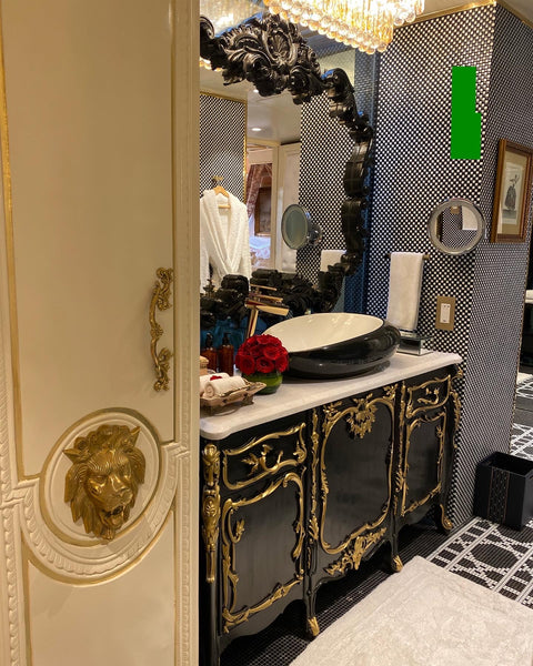 Vanity / commode in the most opulent Louis XV splendour