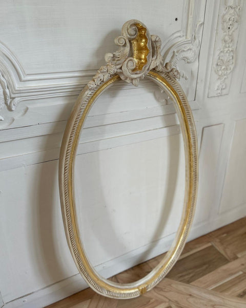 Oval frame with rocaille