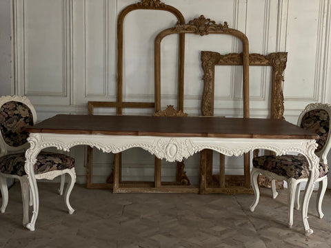 Elegant dining table of rococo quintessence
