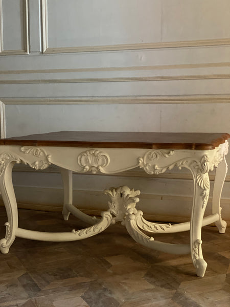 Louis XV centre table with extraordinary brilliance