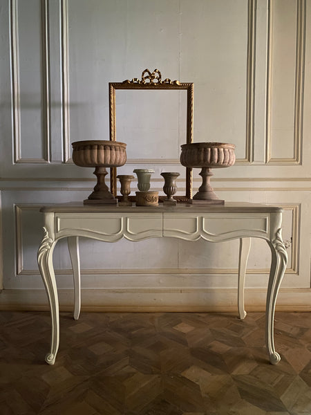 Surreal desk in sleek Louis XV silhouette