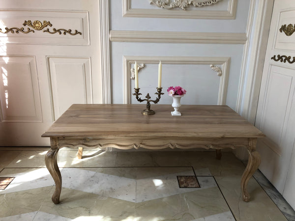 Centre table of Louis XV dainty silhouette