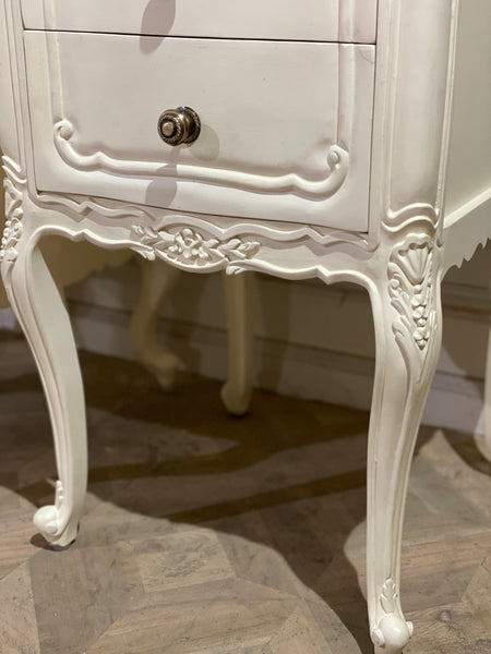 Elegant Louis XV nightstand / side tables