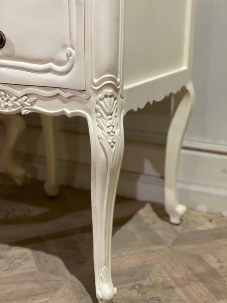 Elegant Louis XV nightstand / side tables