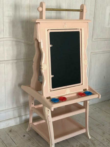 Easel for the little hearts