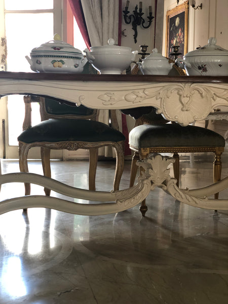 Louis XV dining table with naturalistic, voluptuous motifs