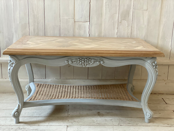 Petite Louis XV table with wicker shelf
