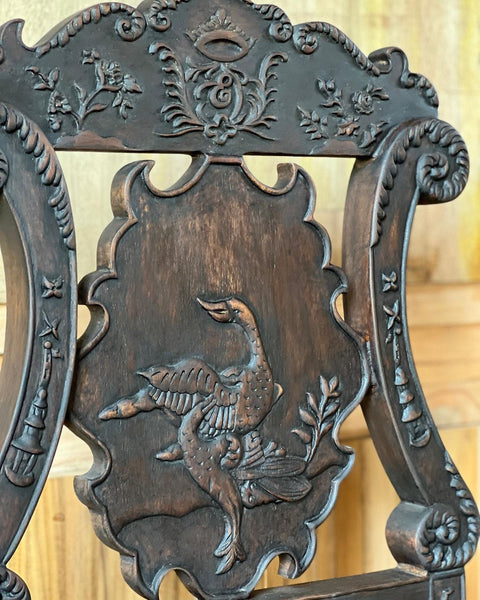 Renaissance hall chair inspired by Japanesery