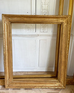 Frame inspired by neoclassic molding