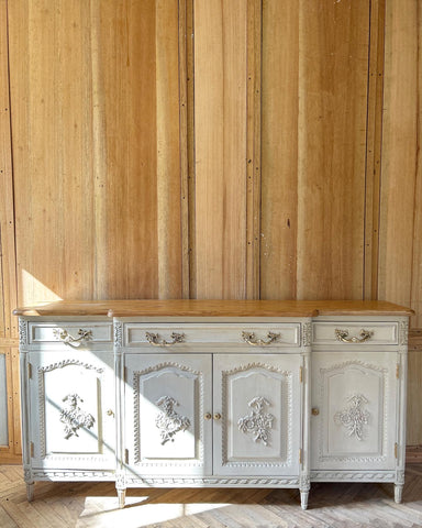 Country finish Louis XVI Commode