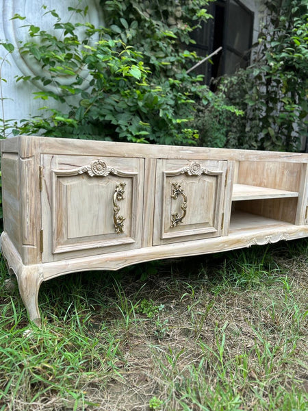 Louis XV vanity of Provençal elegance