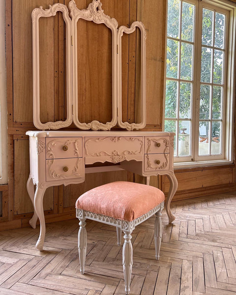 Louis XVI ottoman of Provençal style