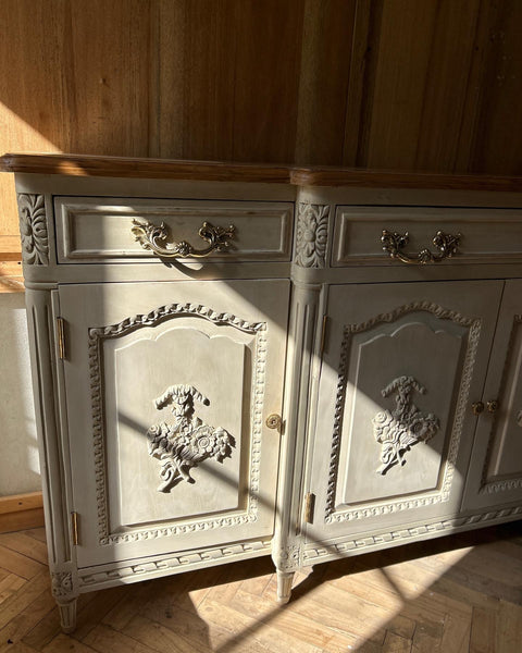 Country finish Louis XVI Commode