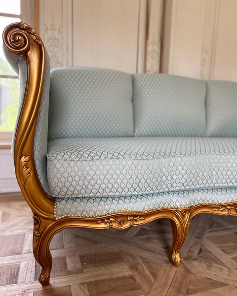 Louis XV daybed with delightful Silhouette