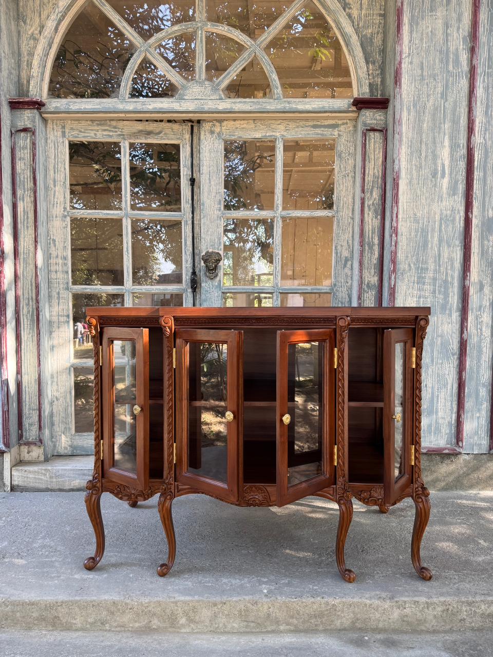 Louis XV Vitrine in classic walnut~