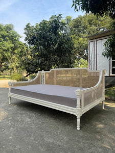 Louis XVI Elegant Daybed