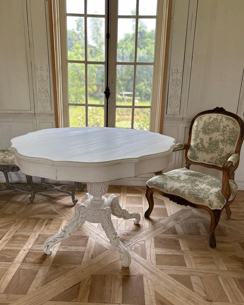 Provençal dining table