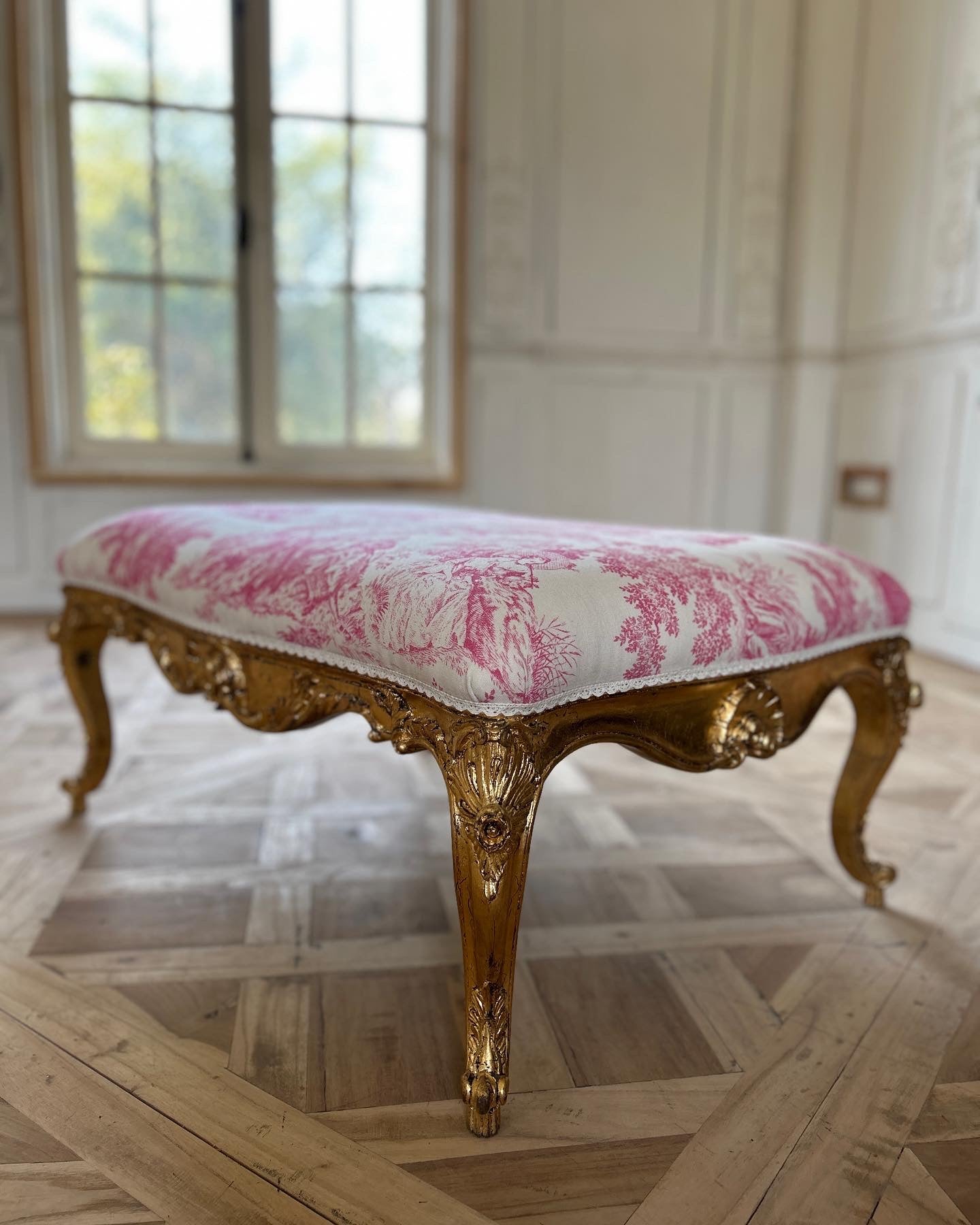 Tabouret with intense rococo carving