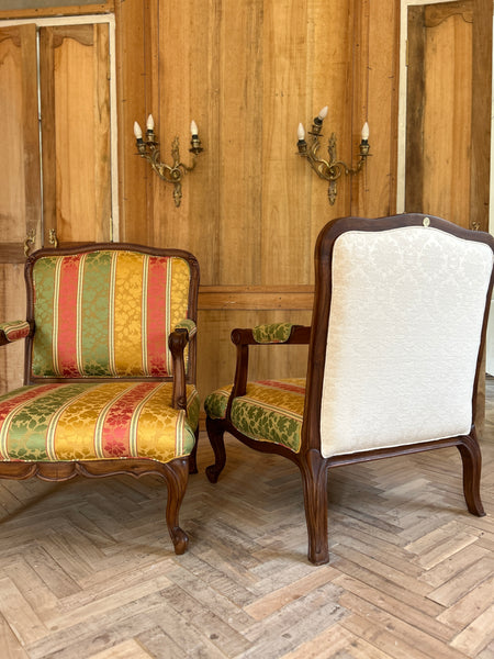 Elegant Louis XV Fauteuils