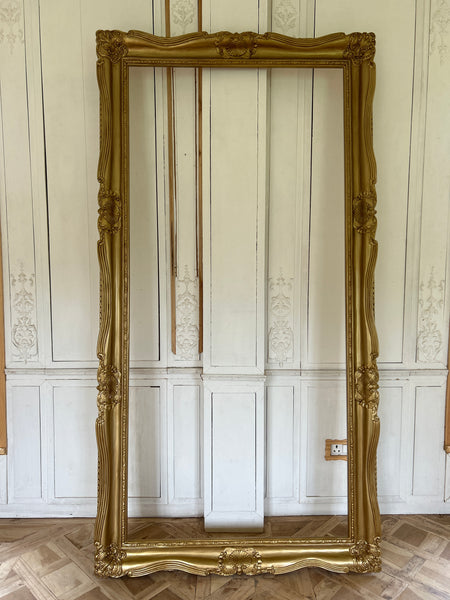 Oversized Louis XV frame with dramatic silhouette