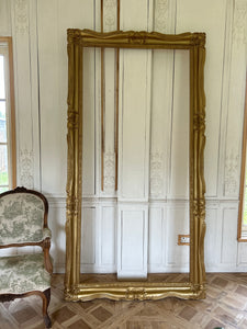 Oversized Louis XV frame with dramatic silhouette