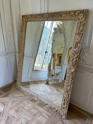 Elegant frame with detailed motifs