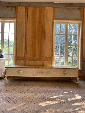 Rustic console for a country home