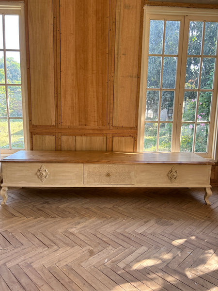 Rustic console for a country home
