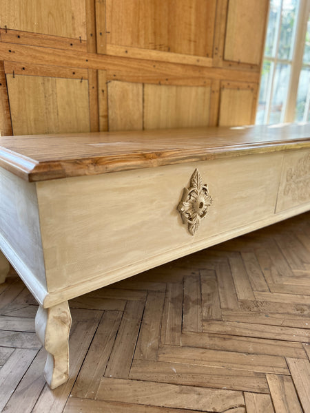 Rustic console for a country home