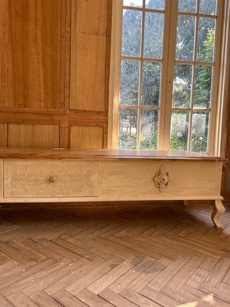 Rustic console for a country home