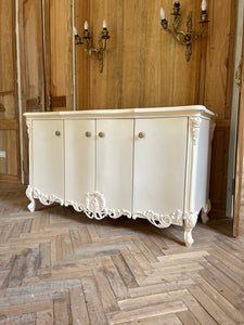 Commode with exceptional storage