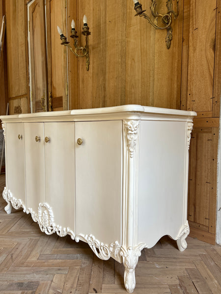 Commode with exceptional storage