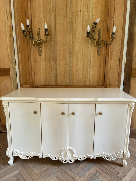 Commode with exceptional storage