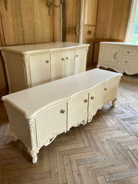 Commode with exceptional storage