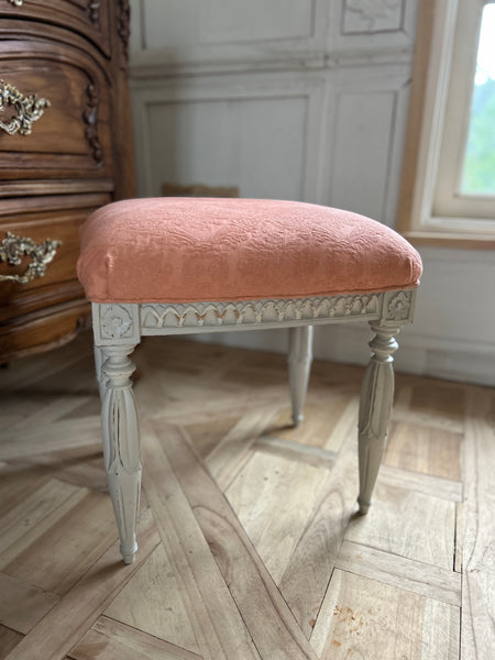 Louis XVI ottoman of Provençal style