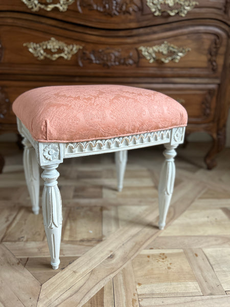 Louis XVI ottoman of Provençal style