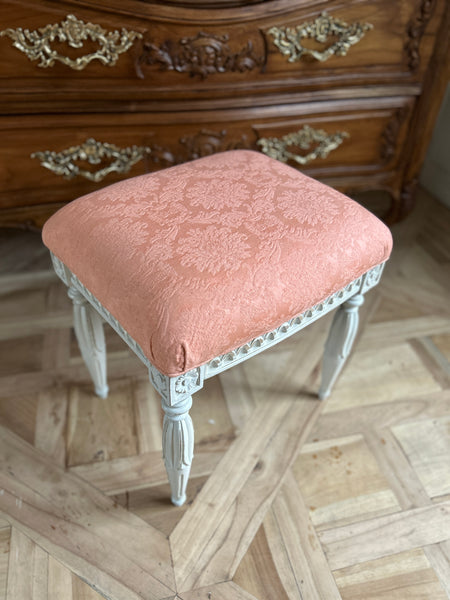 Louis XVI ottoman of Provençal style