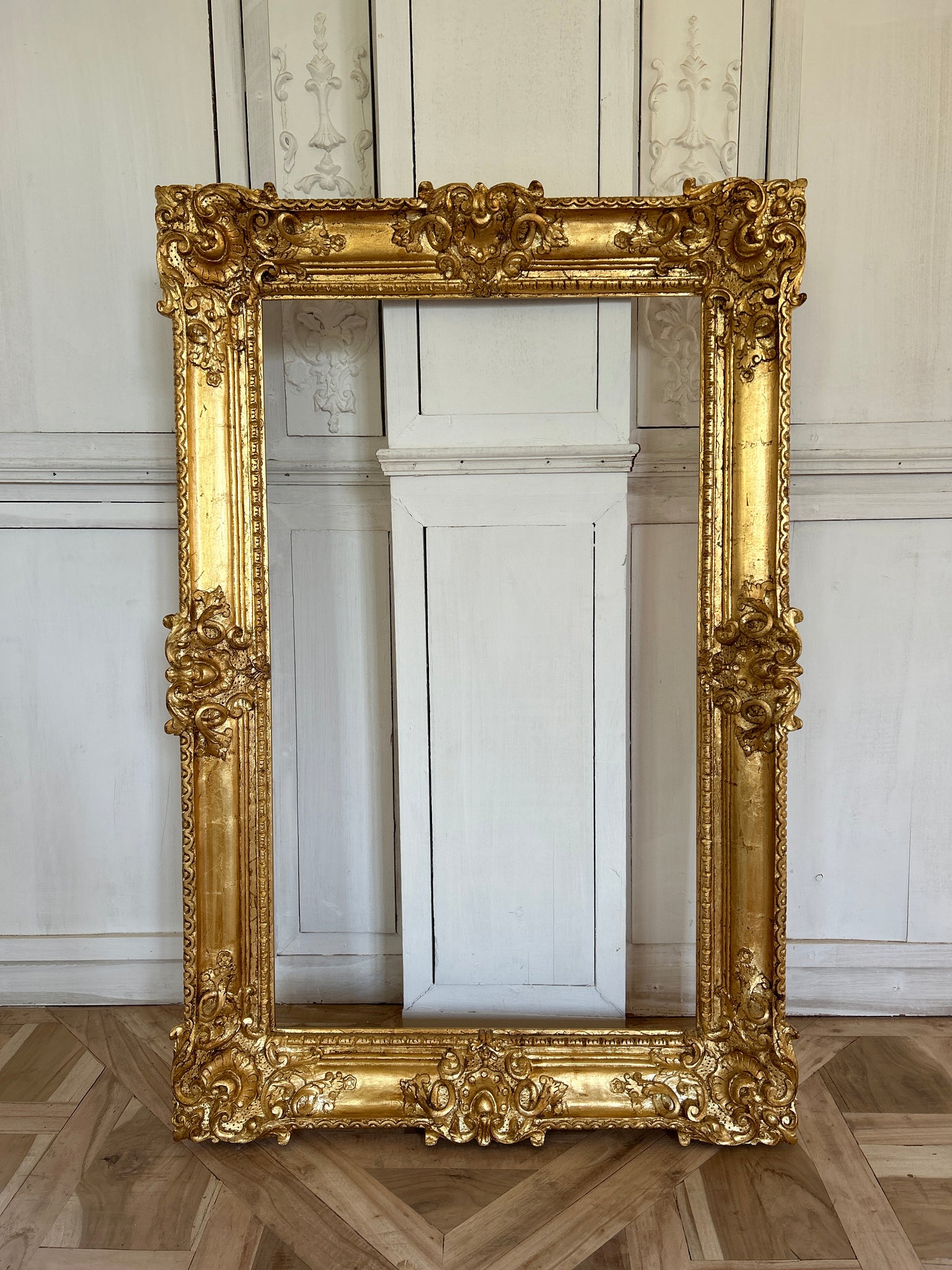 Exceptional Louis XV frame inspired from an old Chateau~