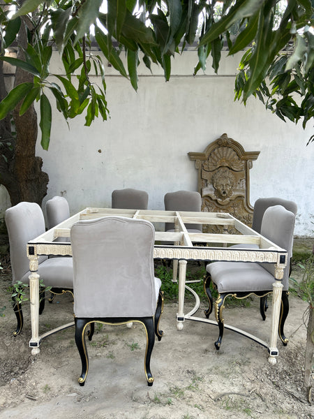 Louis XVI dining table with neoclassic moldings