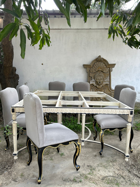 Louis XVI dining table with neoclassic moldings