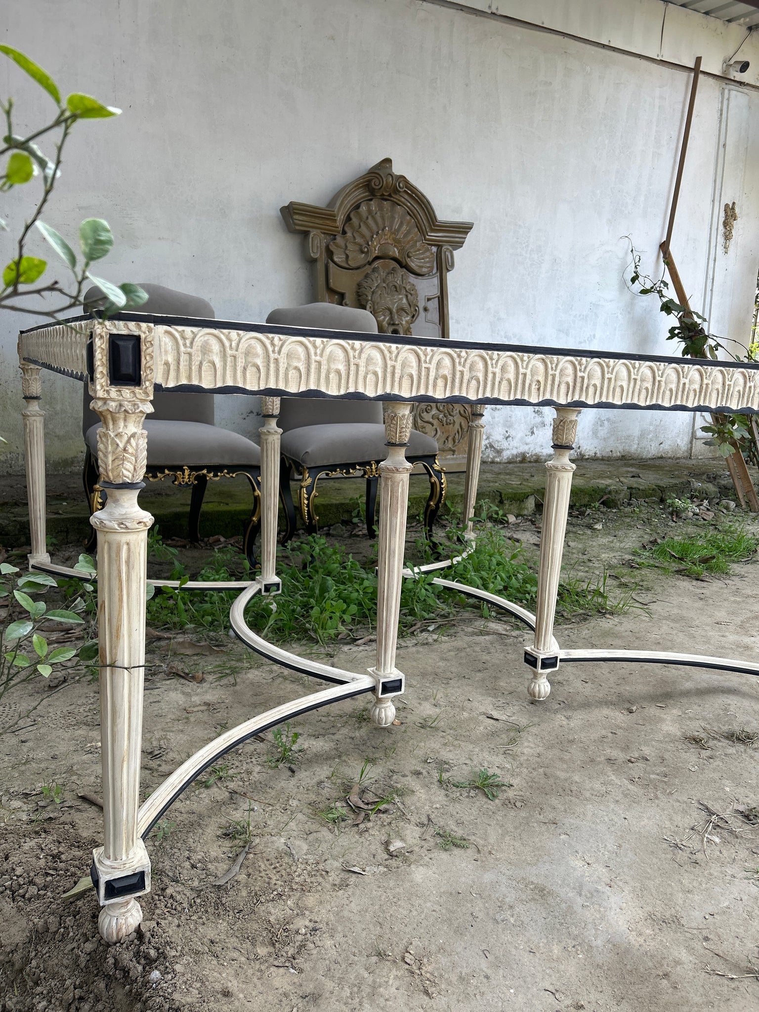 Louis XVI dining table with neoclassic moldings