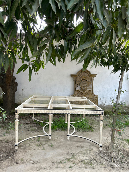 Louis XVI dining table with neoclassic moldings