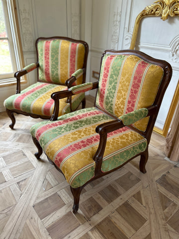 Elegant Louis XV Fauteuils