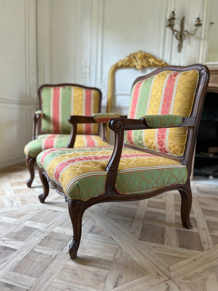 Elegant Louis XV Fauteuils