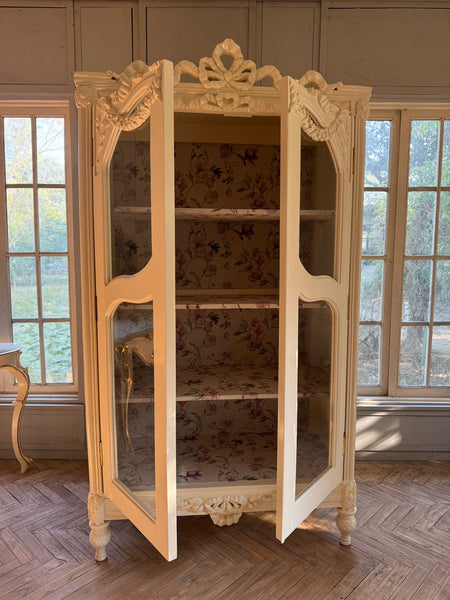 Louis XVI armoire with unfurling ribbon~