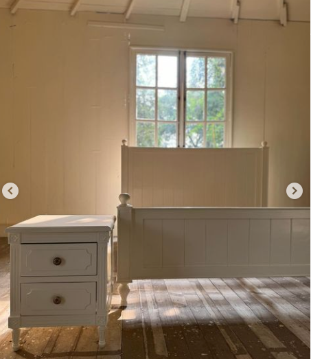 Minimal Louis XVI bed~