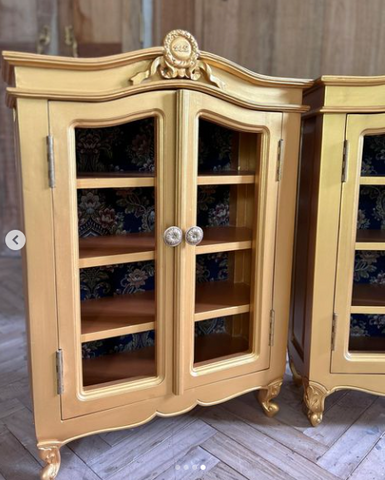 Petite wall shelf armoire ~