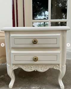 Louis XV side table with elegant carving ~
